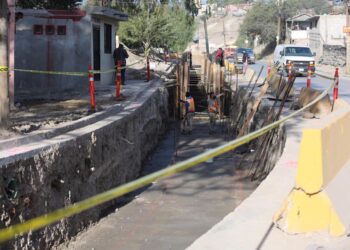 Avanza construcción de cajón pluvial en ejido Francisco Villa
