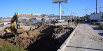 Continúa reparación emergente de socavón en el Rosas Magallón