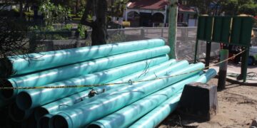 Inician limpieza y desazolve en lago de Parque Morelos