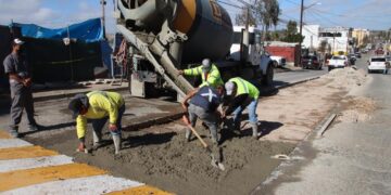 Realizan obras de bacheo en el Panamericano