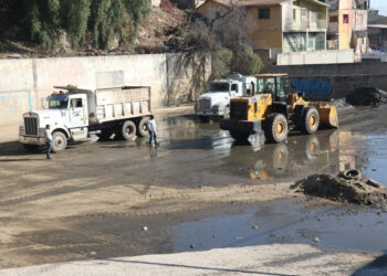 Supervisan desazolve en desarenador del Cañón Johnson