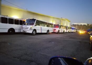 Piden detener caos vial provocado por transporte de personal en Ciudad Industrial