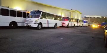 Piden detener caos vial provocado por transporte de personal en Ciudad Industrial