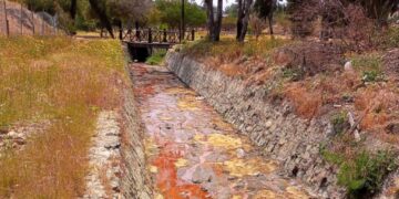 Denunciará Cespt a empresas por derramas en alcantarillas