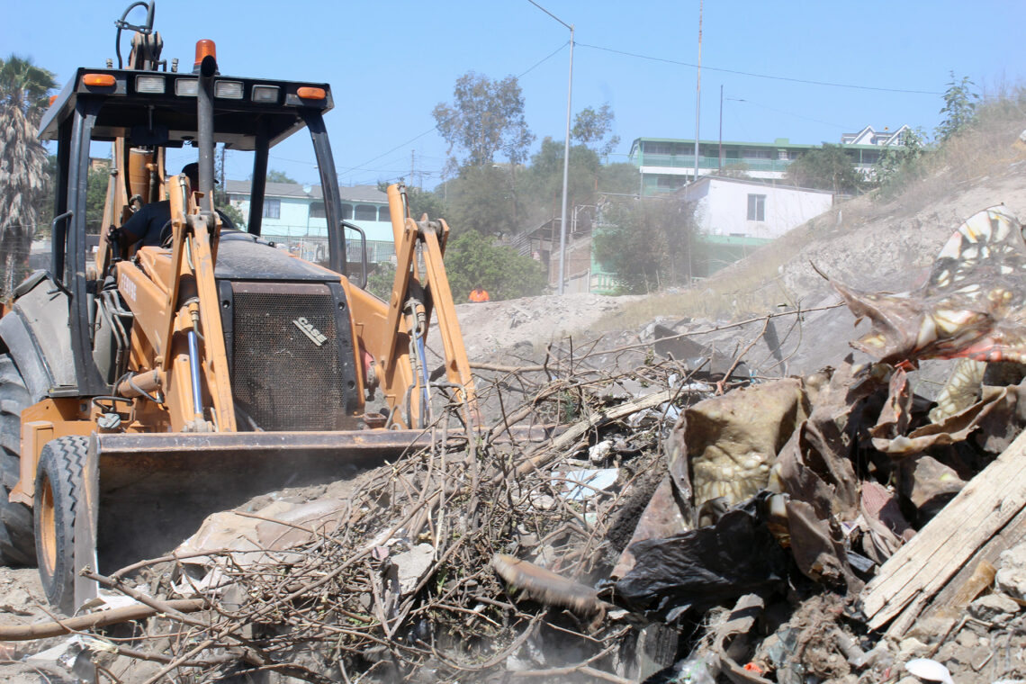 Contribuyen constructores a erradicar tiraderos clandestinos