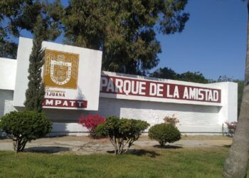 Atienden escurrimiento de aguas residuales en Parque Morelos