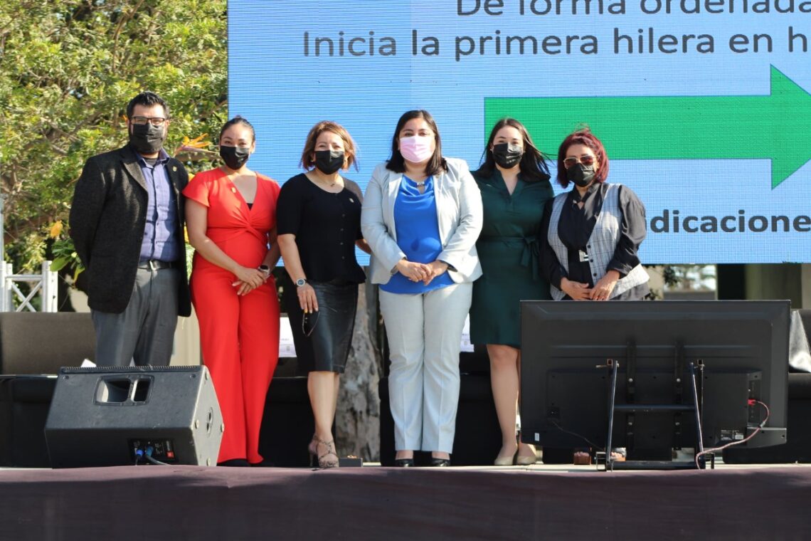 Celebra Facultad de Derecho de UABC graduaciones en modalidad de “automóvil”