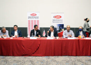 Advierten sobre posibles despidos en sector constructor