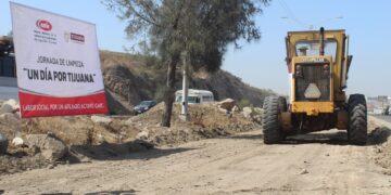 Apoya CMIC Tijuana en la limpieza del Bulevar 2000