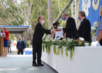 Condecoran a “El Archie” como “Galgo de Oro” del ITT en su 50 Aniversario