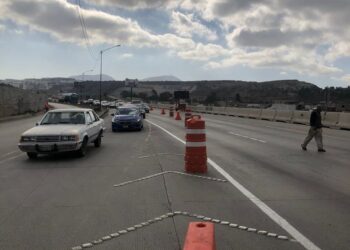 Intensifica Sidurt reparación de tubería que dañó Vía Rápida