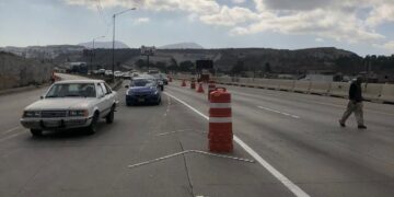 Intensifica Sidurt reparación de tubería que dañó Vía Rápida