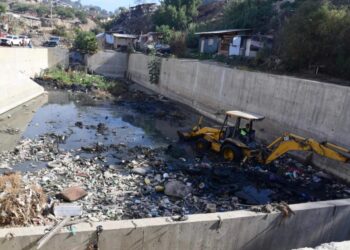 Inician limpieza de los desarenadores de Tijuana