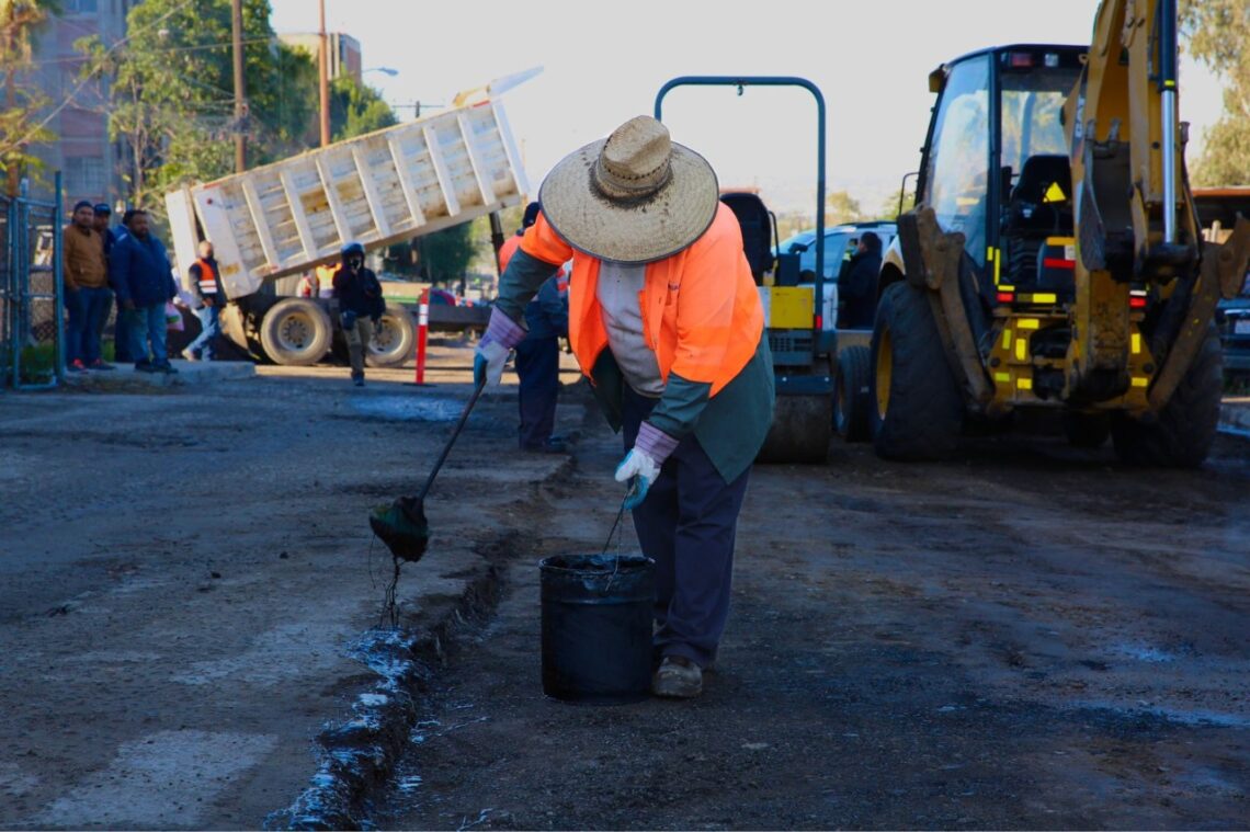 Inician bacheo en delegación Cerro Colorado