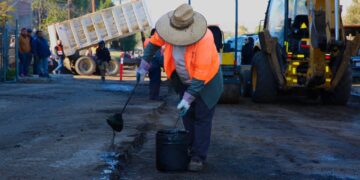 Inician bacheo en delegación Cerro Colorado