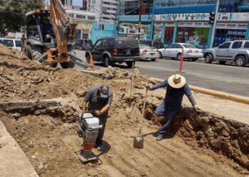 Reparan red de alcantarillado en Zona Centro