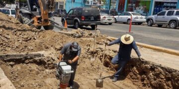 Reparan red de alcantarillado en Zona Centro