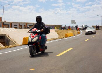 Ponen en marcha paso de terraplén en zona de Puente Los Olivos
