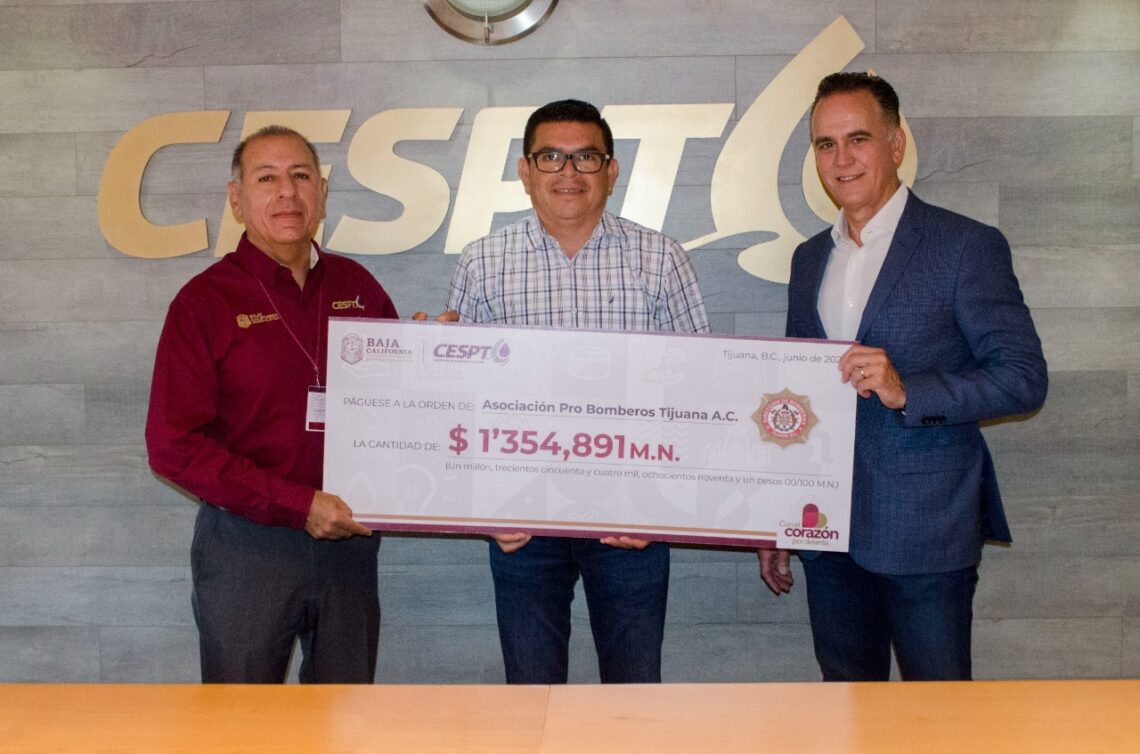 Entrega Cespt donativo a Bomberos de Tijuana
