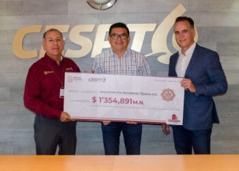 Entrega Cespt donativo a Bomberos de Tijuana