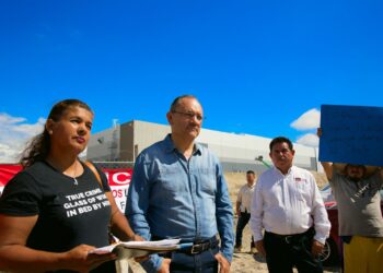 Atienden peticiones de vecinos afectados por obra privada en «El Chicote»