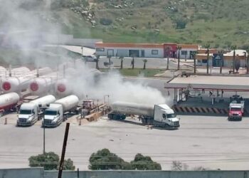 Se registra explosión de pipa en estación de gas de Tijuana