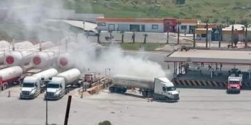 Se registra explosión de pipa en estación de gas de Tijuana