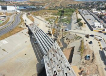 Concluyen montaje de trabes en Puente Los Olivos