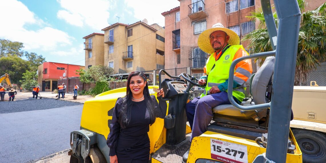 Realizan bacheo en colonia Nueva Tijuana