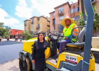 Realizan bacheo en colonia Nueva Tijuana