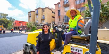 Realizan bacheo en colonia Nueva Tijuana