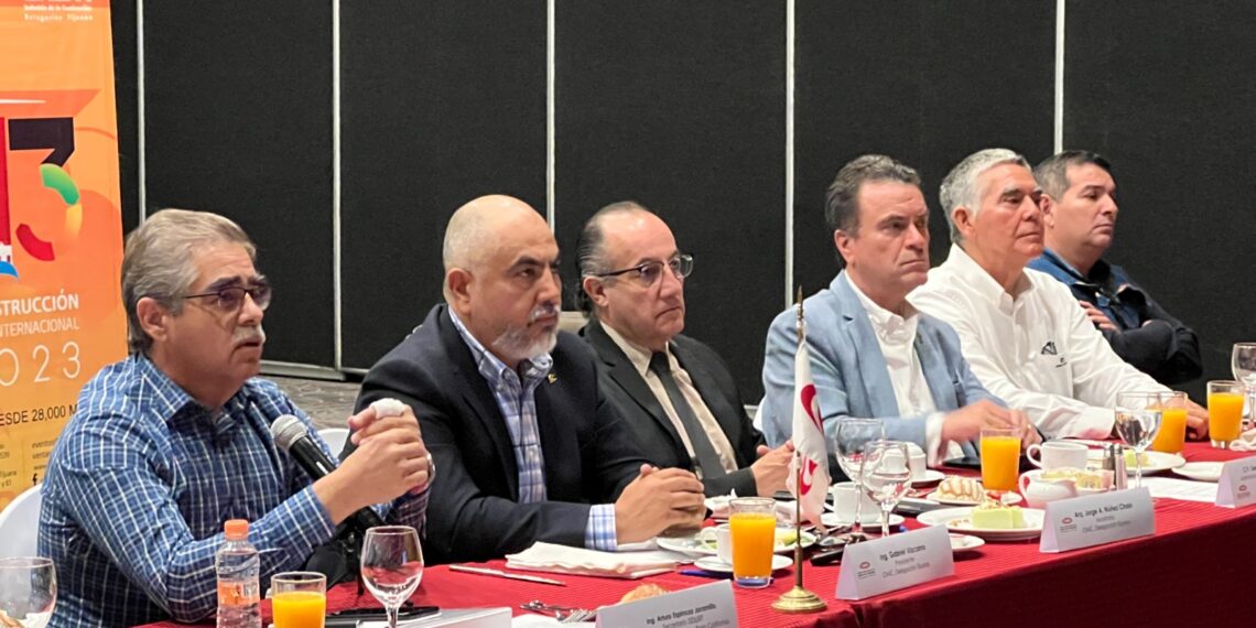 Gestionan constructores locales mayor participación en obras de infraestructura