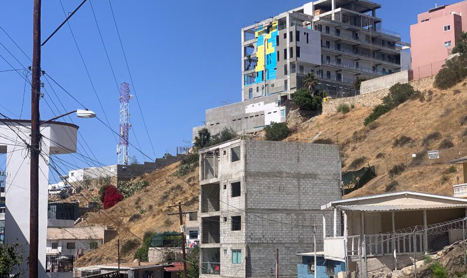 Buscan evitar edificaciones en zonas propensas a deslaves de Baja California