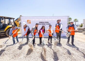 Colocan primera piedra de tienda The Home Depot en Santa Fe