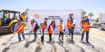 Colocan primera piedra de tienda The Home Depot en Santa Fe