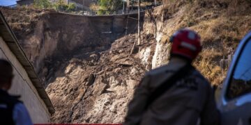 Atienden deslizamiento en Camino Verde