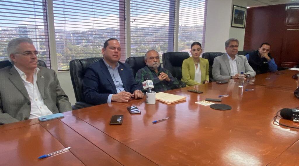 Firman alianza CCE y SEMOV para el ordenamiento y mejora de la movilidad industrial