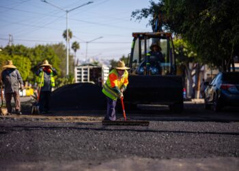 Intensifican bacheo en rutas alternas por cierre parcial de Av. Internacional