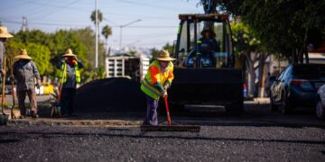 Intensifican bacheo en rutas alternas por cierre parcial de Av. Internacional