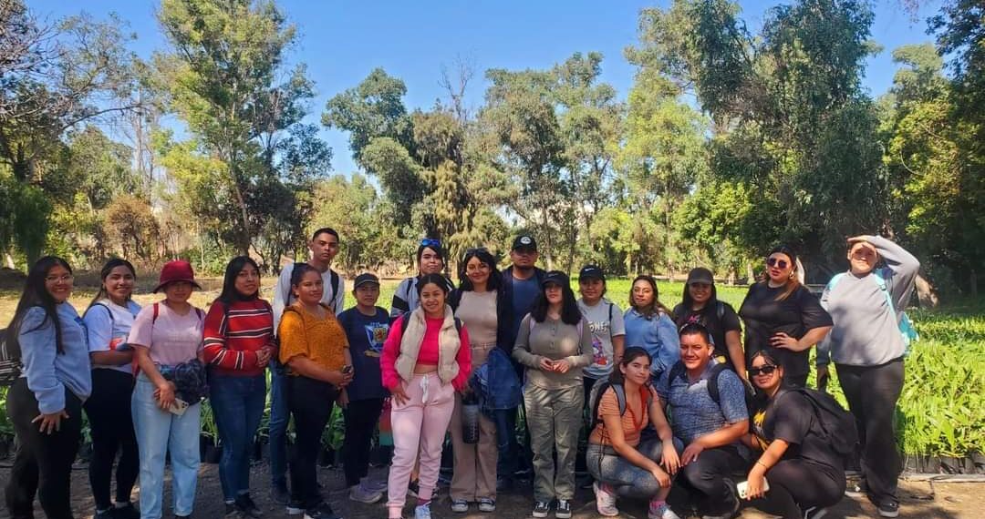 Visitan estudiantes de Unipac instalaciones de Nación Verde para conocer sobre la preservación del medio ambiente
