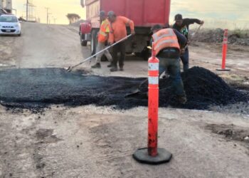 Avanza Cespt con labores de bacheo en Playas de Rosarito