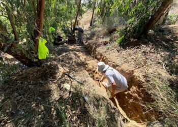 En rehabilitación alcantarillado sanitario en vialidad de colonia Soler