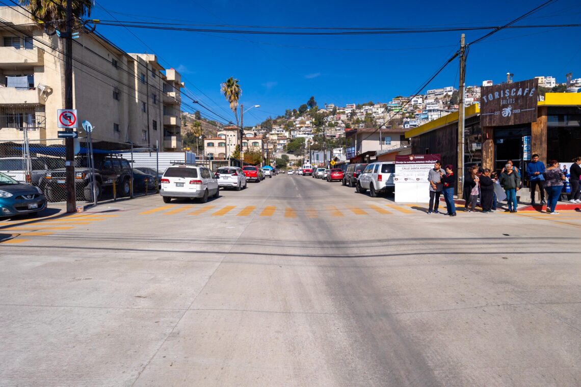 Entregan calle pavimentada en El Chamizal