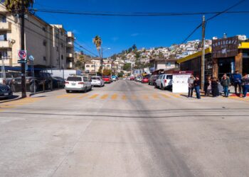 Entregan calle pavimentada en El Chamizal