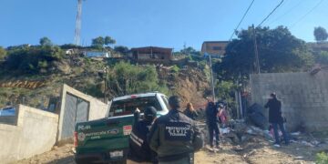 Atienden a afectados por deslave en colonia Nuevo Milenio