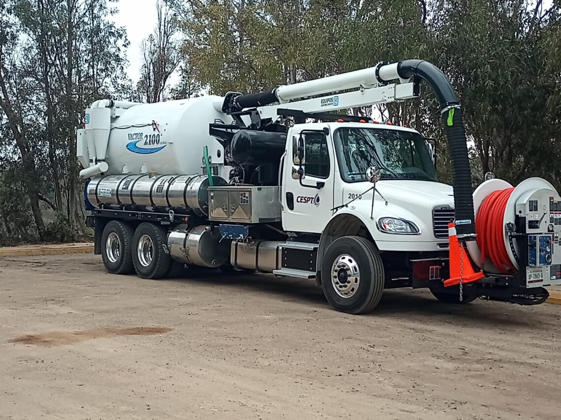 Atiende Cespt sistema de drenaje sanitario tras lluvias