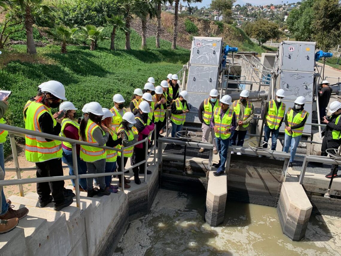 Realiza Cespt recorrido con estudiantes de UABC en planta de tratamiento