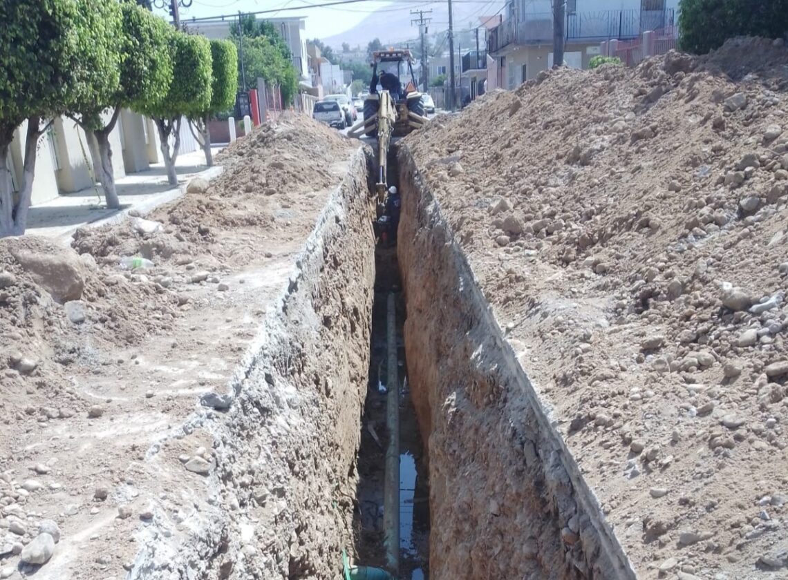 Continúa rehabilitación de red sanitaria en Col. Cerro Colorado