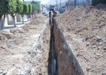 Continúa rehabilitación de red sanitaria en Col. Cerro Colorado
