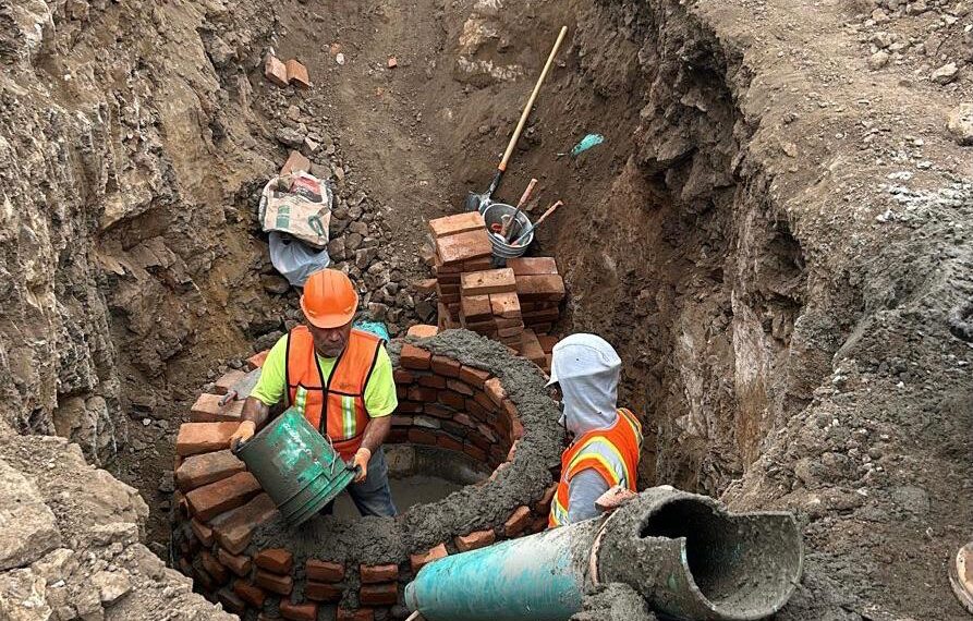 Introduce Cespt alcantarillado en Colinas del Sol